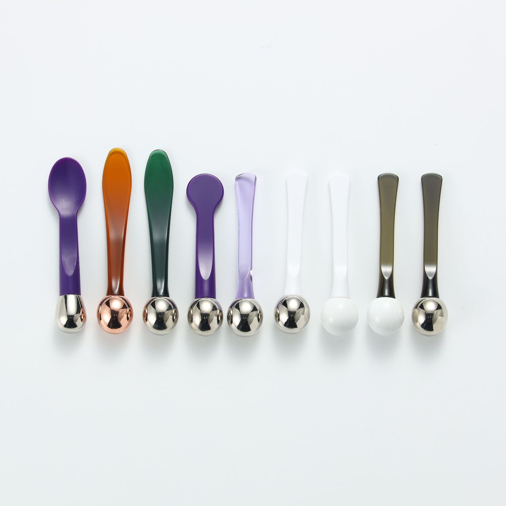 قناع الوجه وكريم العين وملعقة التجميل الذهبية قناع الوجه وكريم العين وملعقة التجميل الذهبية