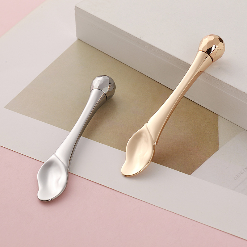 العين الأسطوانة عصا تدليك كريم عين قضيب ملاعق التجميل المضادة للتجاعيد ملعقة الوجه سبائك الذهب أداة العناية بالوجه العين الأسطوانة عصا تدليك كريم عين قضيب ملاعق التجميل المضادة للتجاعيد ملعقة الوجه سبائك الذهب أداة العناية بالوجه