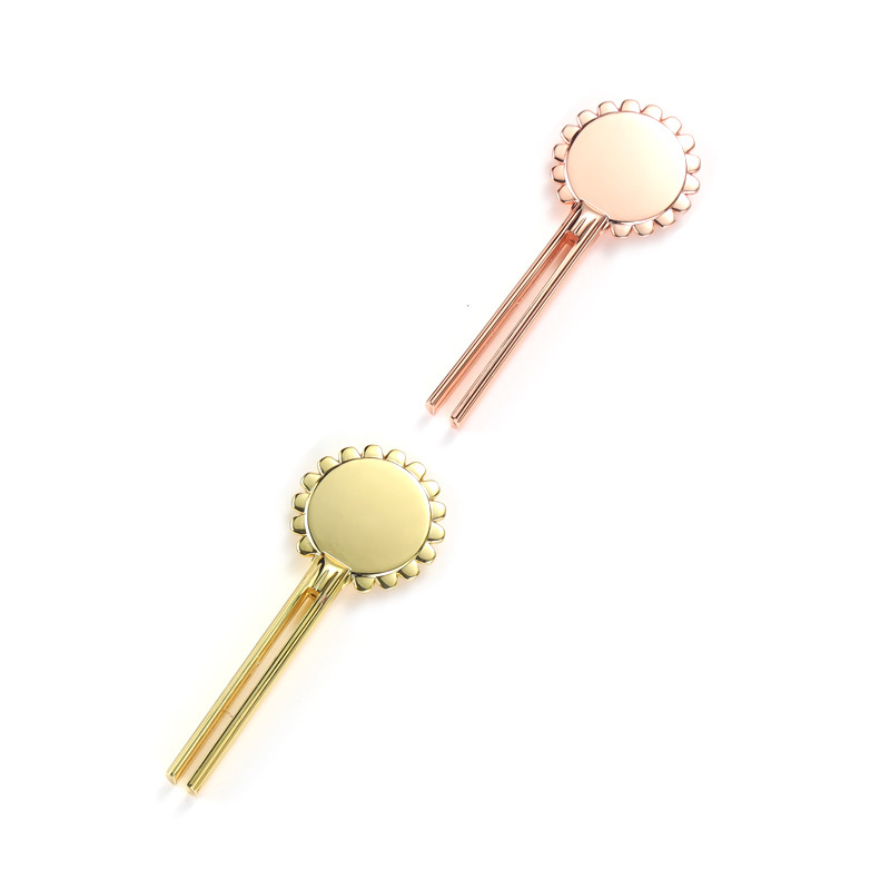 عصارة أنبوبية مصنوعة من سبائك الزنك على شكل زهرة مبتسمة عصارة أنبوبية مصنوعة من سبائك الزنك على شكل زهرة مبتسمة