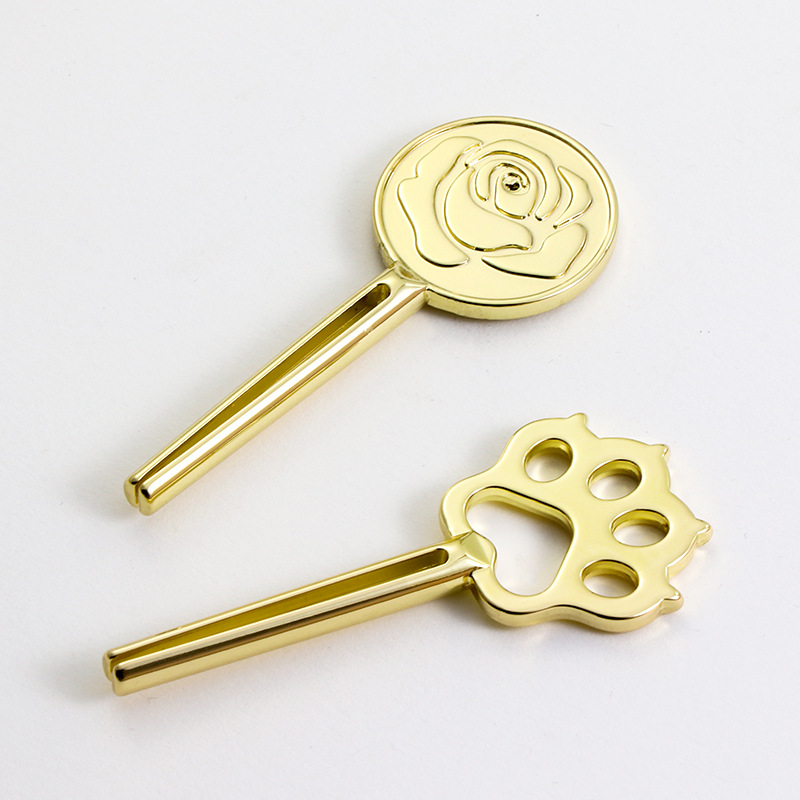 تصميم فريد من نوعه لعصارة أنبوبية مصنوعة من سبائك الزنك على شكل مخلب القطط لطعام القطط تصميم فريد من نوعه لعصارة أنبوبية مصنوعة من سبائك الزنك على شكل مخلب القطط لطعام القطط