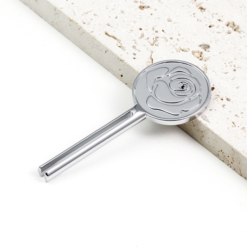 تصميم فريد من نوعه لعصارة أنبوبية مصنوعة من سبائك الزنك على شكل مخلب القطط لطعام القطط تصميم فريد من نوعه لعصارة أنبوبية مصنوعة من سبائك الزنك على شكل مخلب القطط لطعام القطط